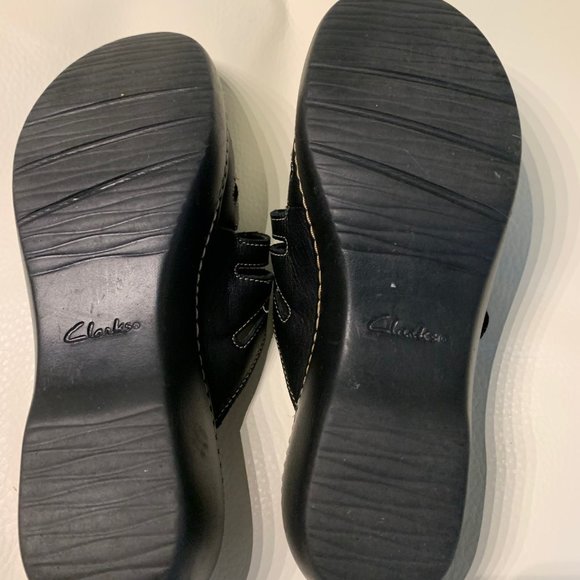 Clarks Collection Sandal,7M, Like new, Black, Velcro adjustment, So comfort sole - Picture 8 of 10